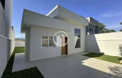 Imagem: A casa possui 3 Dormitórios, 2 Banheiros, 3 Vagas na garagem