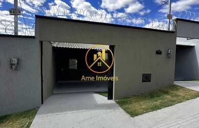 Imagem: A casa possui 3 Dormitórios, 1 Banheiro, 1 Vaga na garagem