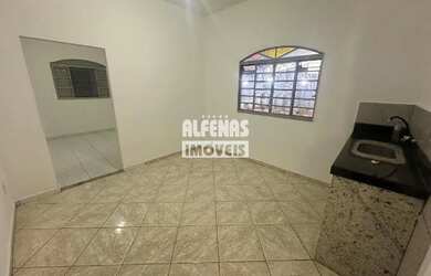 Imagem 5: Casa comercial com 4 quartos sendo 1 com suíte, localizado no Bairro...