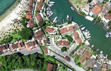 Imagem: A casa em condomínio possui 5 Dormitórios, 4 Banheiros, 2