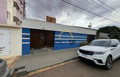 Imagem: A casa possui 3 Dormitórios, 2 Banheiros, 5 Vagas na garagem