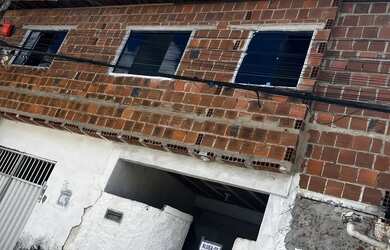 Imagem: A casa possui 2 Dormitórios, 1 Banheiro, 1 Vaga na garagem