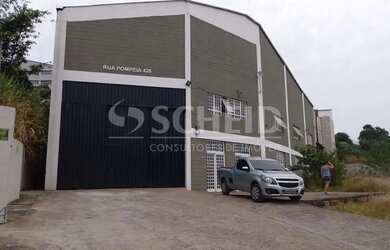 Imagem: O depósito possui 5 Vagas na garagem, 740m² de Área e está