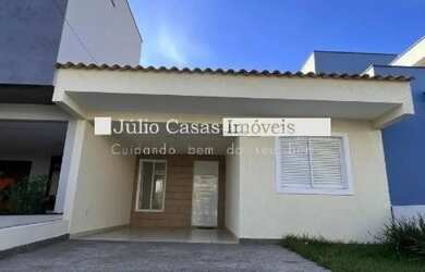 Imagem: A casa em condomínio possui 3 Dormitórios, 3 Banheiros, 2