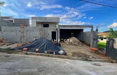 Imagem: A casa possui 3 Dormitórios, 2 Banheiros, 3 Vagas na garagem