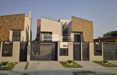 Imagem: A casa possui 3 Dormitórios, 2 Banheiros, 4 Vagas na garagem