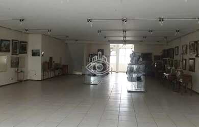 Imagem: O depósito possui 5 Vagas na garagem e 1003m² de Área e está