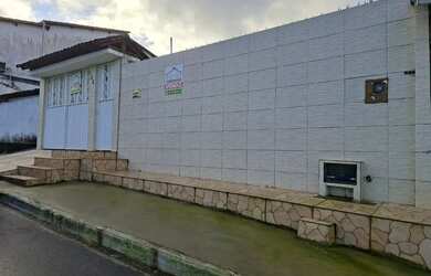 Imagem: A casa possui 3 Dormitórios, 2 Banheiros, 3 Vagas na garagem