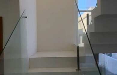 Imagem: A casa em condomínio possui 5 Dormitórios, 3 Banheiros, 2