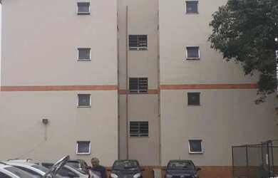 Imagem: O apartamento possui 2 Dormitórios, 1 Banheiro, 1 Vaga na garagem