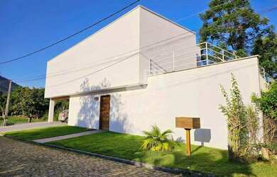 Imagem: A casa em condomínio possui 4 Dormitórios, 4 Banheiros, 4