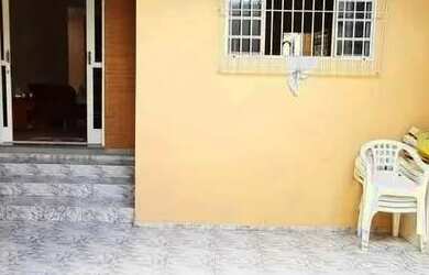 Imagem: A casa possui 2 Dormitórios, 1 Banheiro, 1 Vaga na garagem