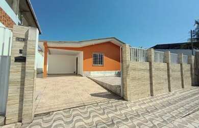 Imagem: A casa possui 3 Dormitórios, 3 Banheiros, 3 Vagas na garagem