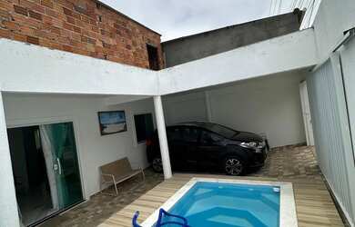 Imagem: A casa possui 2 Dormitórios, 2 Banheiros, 1 Vaga na garagem