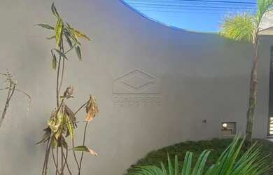 Imagem: A casa possui 2 Dormitórios, 2 Banheiros, 2 Vagas na garagem