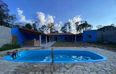 Imagem: A chácara possui 1.400m² de Área e está localizado em Vila