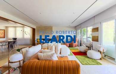 Imagem: O apartamento possui 4 Dormitórios, 5 Banheiros, 3 Vagas na