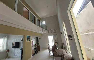 Imagem: A casa possui 3 Dormitórios, 2 Banheiros, 4 Vagas na garagem