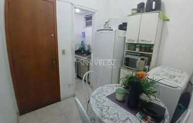 Imagem: A kitnet possui 1 Banheiro, 27m² de Área e está localizado