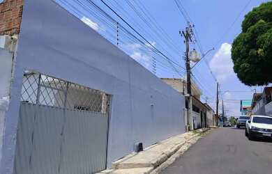 Imagem: A casa possui 3 Dormitórios, 4 Banheiros, 3 Vagas na garagem