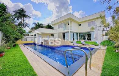 Imagem: A casa em condomínio possui 4 Dormitórios, 5 Banheiros, 4