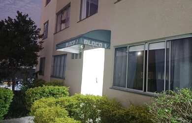 Imagem: O apartamento possui 3 Dormitórios, 1 Banheiro, 1 Vaga na garagem