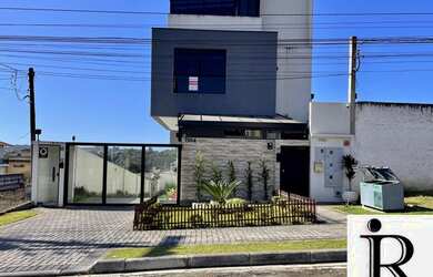 Imagem: A casa em condomínio possui 3 Dormitórios, 3 Banheiros, 2