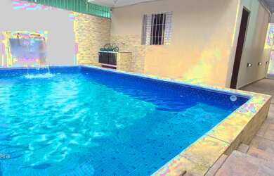 Imagem: A casa possui 3 Dormitórios, 3 Banheiros, 3 Vagas na garagem