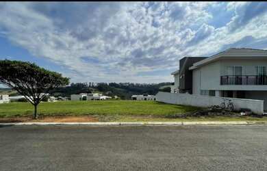 Imagem: O terreno possui 600m² de Área e está localizado em Bragança