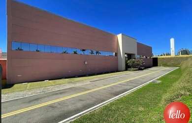 Imagem: O depósito possui 5 Vagas na garagem, 3.747m² de Área e