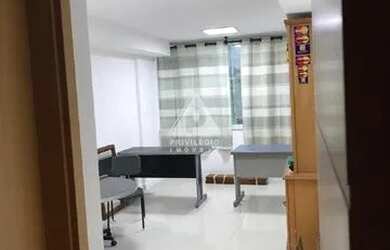 Imagem: O depósito possui 1 Vaga na garagem, 22m² de Área e está