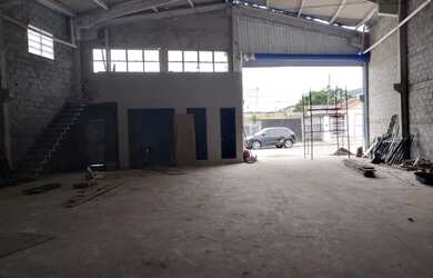 Imagem: O depósito possui 2 Vagas na garagem e 370m² de Área e está