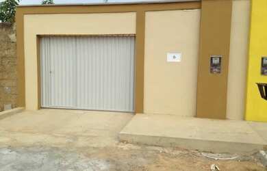 Imagem: A casa possui 2 Dormitórios, 2 Banheiros, 2 Vagas na garagem