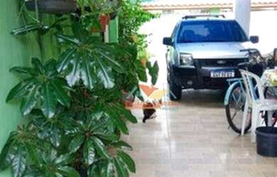 Imagem: A casa possui 4 Dormitórios, 3 Banheiros, 4 Vagas na garagem