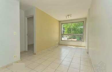 Imagem: O apartamento possui 1 Dormitório, 1 Banheiro, 1 Vaga na garagem