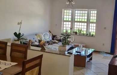 Imagem: A casa possui 3 Dormitórios, 3 Banheiros, 3 Vagas na garagem