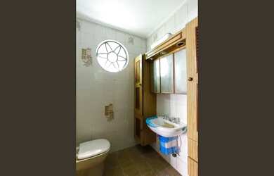 Imagem: A casa possui 3 Dormitórios, 3 Banheiros, 3 Vagas na garagem