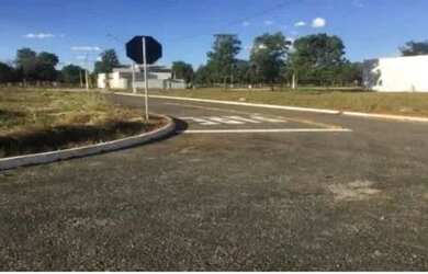 Imagem: O terreno possui 1m² de Área e está localizado em Plano