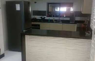 Imagem: A casa possui 3 Dormitórios, 2 Banheiros, 1 Vaga na garagem