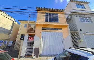 Imagem: A casa possui 3 Dormitórios, 3 Banheiros, 2 Vagas na garagem