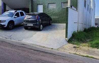 Imagem: O depósito possui 2 Vagas na garagem, 250m² de Área e está