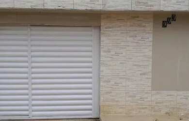 Imagem: A casa possui 2 Dormitórios, 3 Banheiros, 4 Vagas na garagem