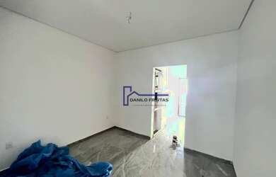 Imagem: A casa possui 3 Dormitórios, 3 Banheiros, 2 Vagas na garagem