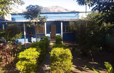 Imagem: A casa possui 4 Dormitórios, 1 Banheiro, 3 Vagas na garagem