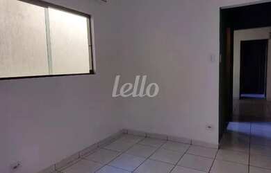 Imagem: A casa possui 3 Dormitórios, 1 Banheiro, 2 Vagas na garagem