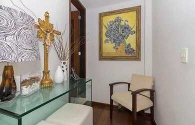 Imagem: A casa em condomínio possui 4 Dormitórios, 5 Banheiros, 2