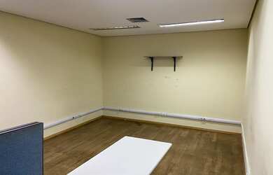 Imagem 3: Galpão/Depósito/Armazém para aluguel e venda possui 700 metros quadrados