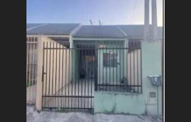 Imagem: A casa possui 3 Dormitórios, 1 Banheiro, 1 Vaga na garagem