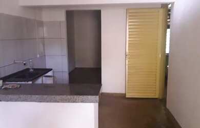 Imagem: A casa possui 2 Dormitórios, 1 Banheiro e 1 Vaga na garagem