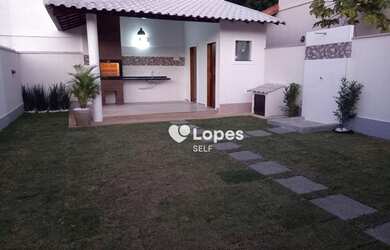 Imagem: A casa possui 3 Dormitórios, 3 Banheiros, 2 Vagas na garagem